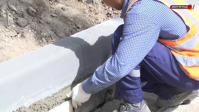 В ВОЛЖСКОМ ИДЕТ РЕМОНТ ГОРОДСКИХ ДОРОГ смотреть онлайн