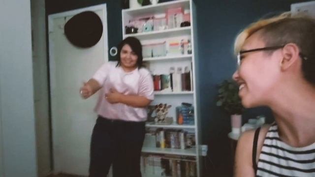 hanging out with messy booktubers & crying over anime | summer vlog ☀️ part 2 смотреть онлайн