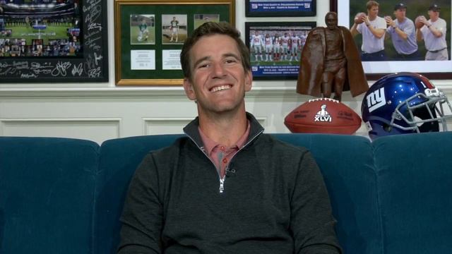 Monday Night Football with Peyton & Eli смотреть онлайн