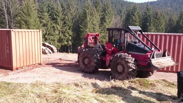 Remote Controlled Tractor In Action /Дистанционно управляемый трактор