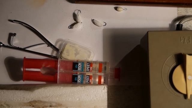 Изготовление светящихся плавающих мормышек. Часть 1 смотреть онлайн