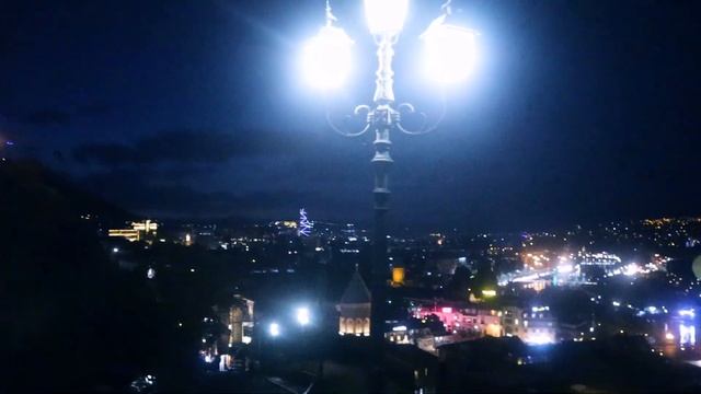 НЕВЕРОЯТНАЯ КРАСОТА! ВЕЧЕРНИЙ/НОЧНОЙ Тбилиси! Вечерний СТАРЫЙ ГОРОД в Тбилиси! смотреть онлайн
