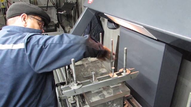 Проверка головки блока цилиндров на герметичность 1я часть смотреть онлайн