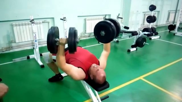 Жим гантелей лёжа (вес каждой гантели 50 кг) 17 октября 2016 смотреть онлайн