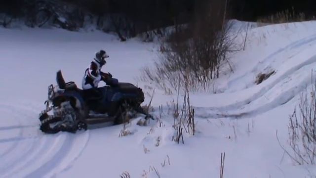 Polaris Sportsman 850 на тракерах 2.MPG смотреть онлайн