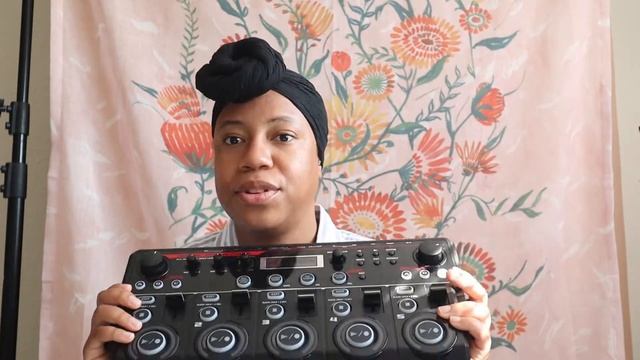 The very best Live Loop Station for Vocalists | RC-300 vs. RC-505 Review смотреть онлайн