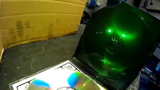 Зелёная лазерная указка 303 ? Laser Pointer - поджигатель спичек!!! смотреть онлайн