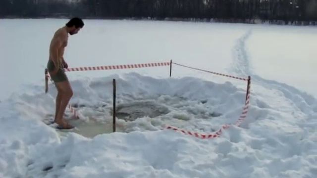 Крещение. В прорубь из Мобибы и обратно смотреть онлайн