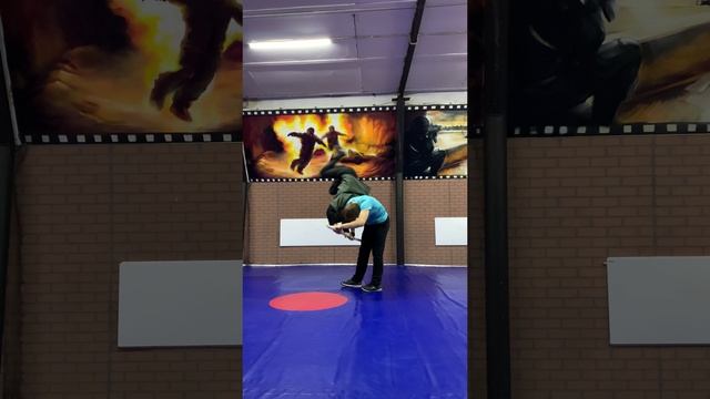 Учимся бросаться партнером смотреть онлайн