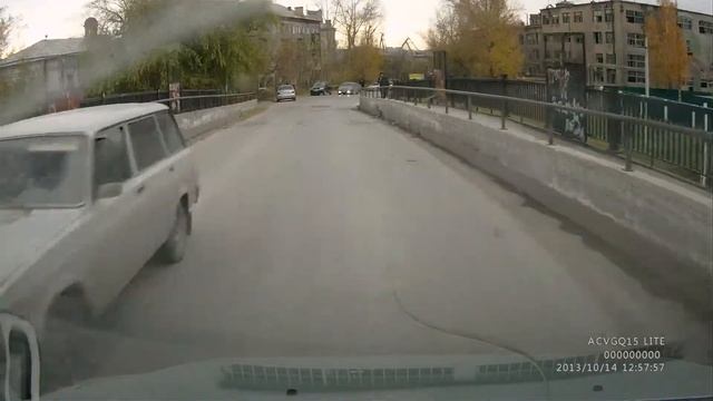Видео с регистратора ACV GQ15 днем смотреть онлайн