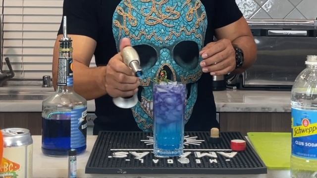 EASY HALLOWEEN COCKTAILS!! смотреть онлайн