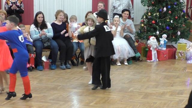 Новогодняя вечеринка Твикс Макс Арина самба смотреть онлайн