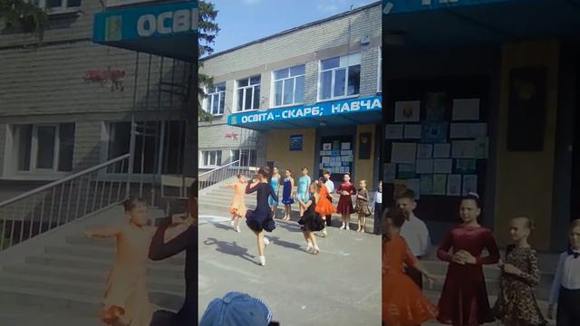 Наша жизнь начинается с того что мы все вместе танцуем смотреть онлайн