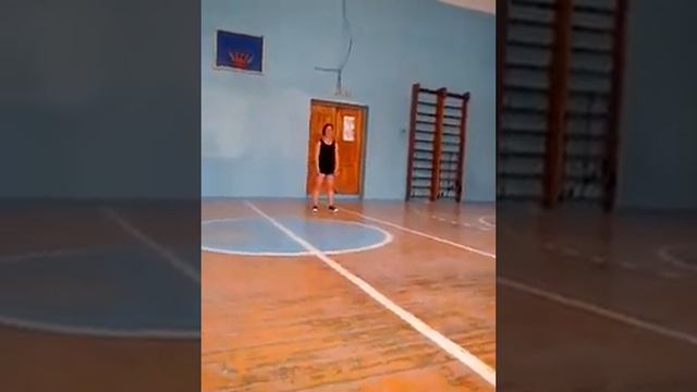 наш физрук меня оооочень сильно любит xD с 1:30)) смотреть онлайн