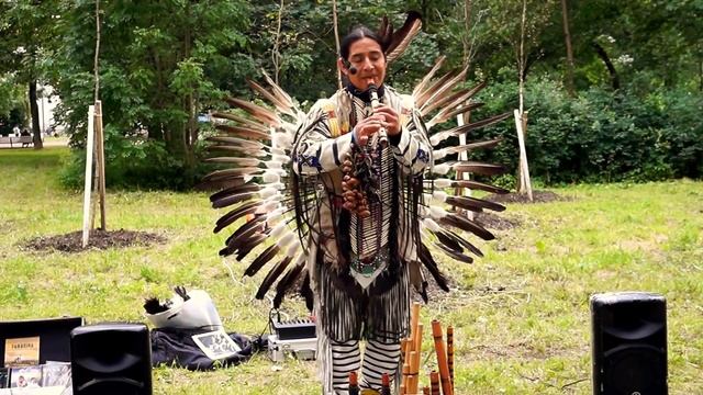 Индеец Руна Кай в Павловске. Музыка индейцев.