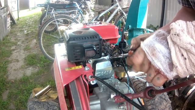 Проверяем клапана и воздушный фильтр. Пятый год мотоблоку. смотреть онлайн