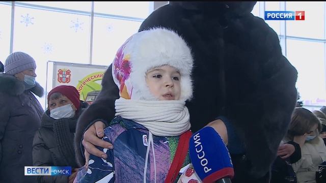 Дед Мороз поздравляет омичей с Новым годом в поездах и электричках смотреть онлайн
