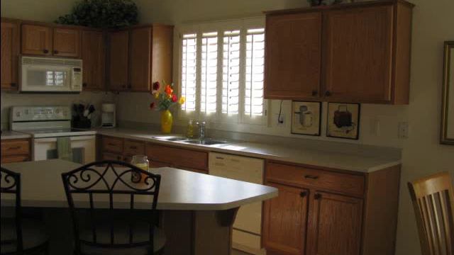Vacation Rental in Goodyear, Arizona, Gated 55+, 54 Holes of Golf смотреть онлайн