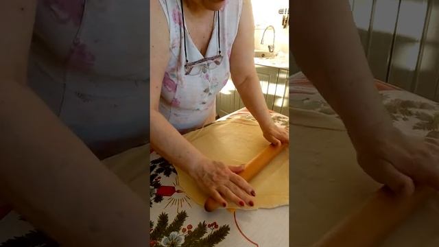 Скалка, массаж и глупые вопросы)).#массаж #тесто