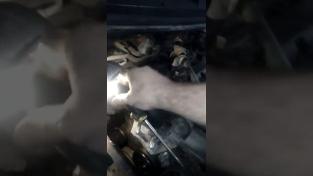 Как легко натянуть | Ремень генератора | Форд | Фокус Как легко натянуть ремень генератора FORD смотреть онлайн