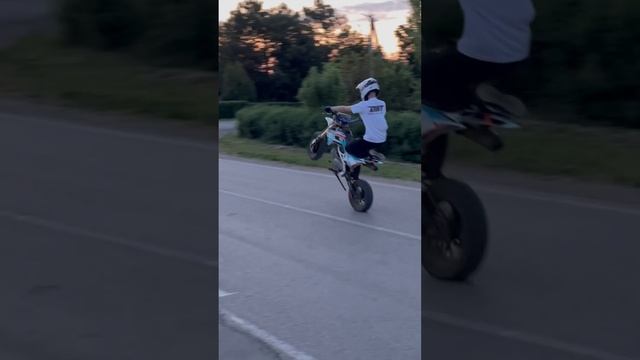 Йоу #125cc #stunt #кайо #стант #питбайк #kayo #motard #motorcycle смотреть онлайн