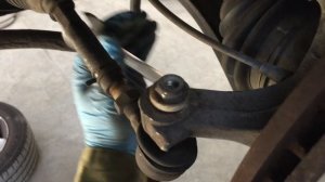Снимаем прикипевший рулевой наконечник