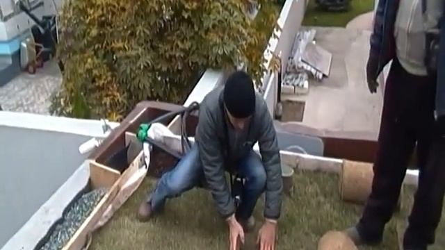 Укладка рулонного газона на крыше 3 смотреть онлайн