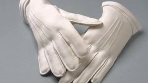 Как почистить белые перчатки