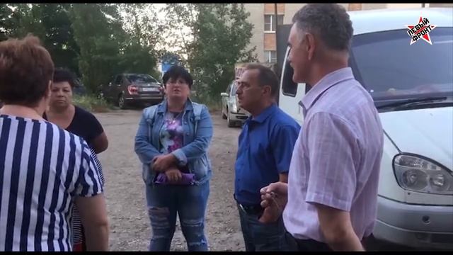 Встреча единоросса Прошкина с жителями и истеричная председатель ТСЖ смотреть онлайн
