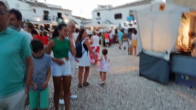 Белый городок у пляжа Испании, рай для русских милиардеров! смотреть онлайн