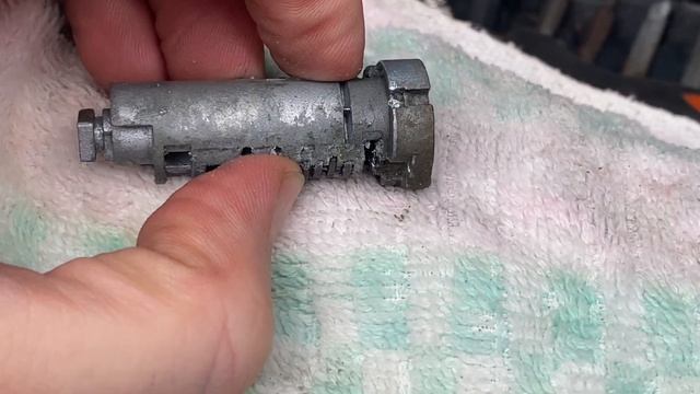 Ремонтуємо замок багажника KIA Cerato смотреть онлайн