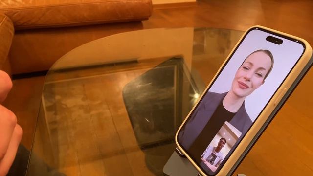 Фрагмент демо-сессии с AI-психологом в приложении April Live смотреть онлайн