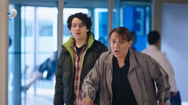 Hekimoğlu, Orhan'ın İmzasını Taklit Ederek Kendisine İlaç Yazıyor! - Hekimoğlu Özel Klip смотреть онлайн