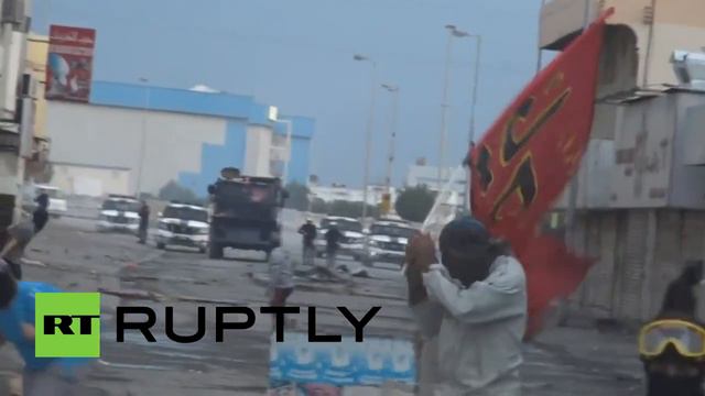 Бахрейн 03.01.2016 Столкновения с полицией после казни ан-Нимра в Саудовской Аравии смотреть онлайн