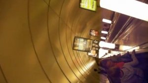 Одна из самых глубоких станций метро Санкт-Петербурга (эскалатор)