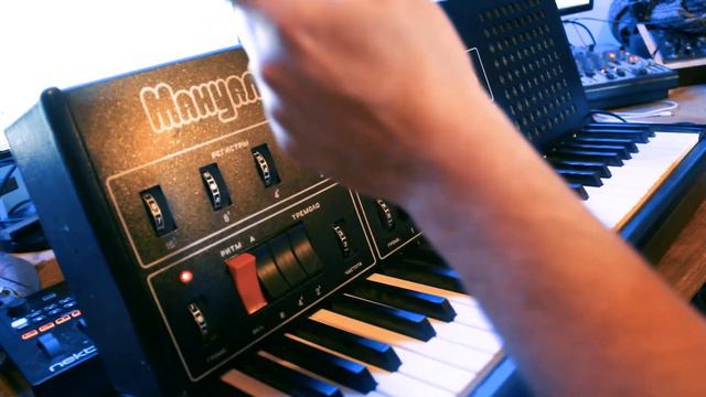Instruments: The Мануал (Manual) Russian Analog Polyphonic Synth