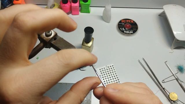 Секретная мушка на Жереха из пера цесарки смотреть онлайн