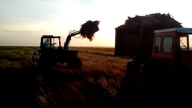 Погрузка сена на т30а80. смотреть онлайн