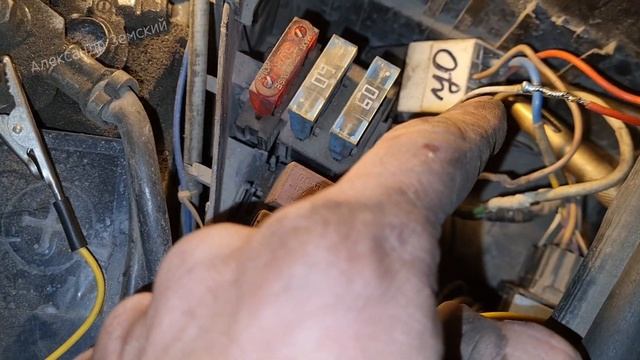 Отключаем печку в первом положении замка зажигания. Рено Логан 1 2008г. Renault Logan. смотреть онлайн