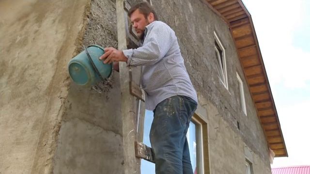 Устанавливаем штукатурные маяки на фасад. Вывезли остатки авто. Купаемся в бассейне. смотреть онлайн