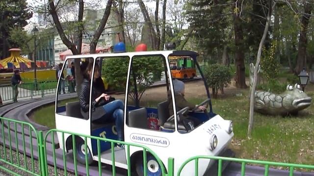 Аттракцион Автобусы для маленьких детей в парке Муштаиды смотреть онлайн