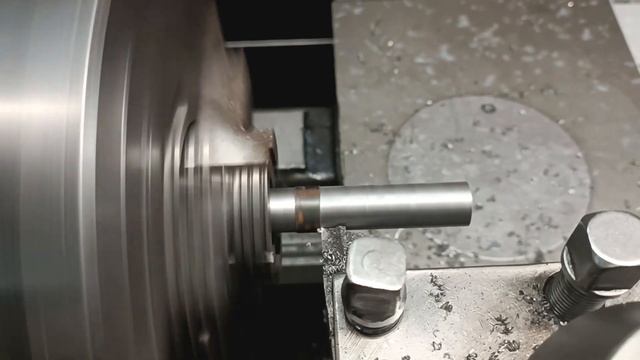 Шпильки резцом Т5К10 #производствонасосов #токарка смотреть онлайн