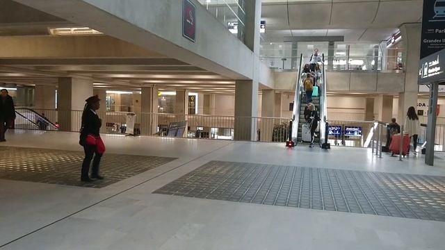 Из аэропорта Шарль де Голь в Париж на электричке RER Пошагово. смотреть онлайн