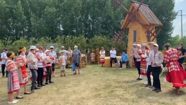 "ПРАЗДНИЧНАЯ" ДЕТСКИЙ ФОЛЬКЛОРНЫЙ КОЛЛЕКТИВ "ПАРНЕ" смотреть онлайн