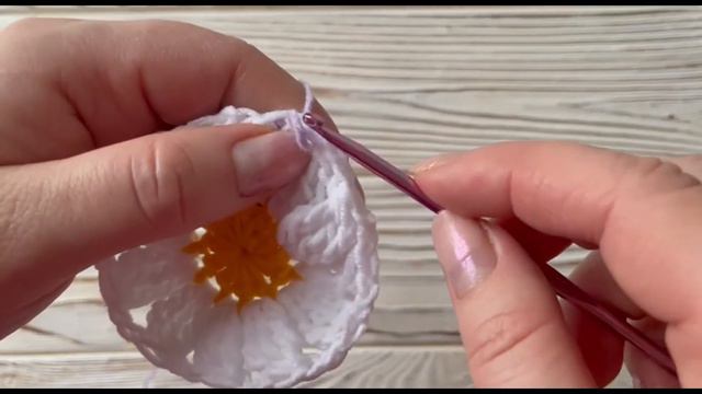 Квадрат Ромашка 🌼 Мотив крючком бабушкин квадрат для начинающих 🌼 Crochet tutorial смотреть онлайн
