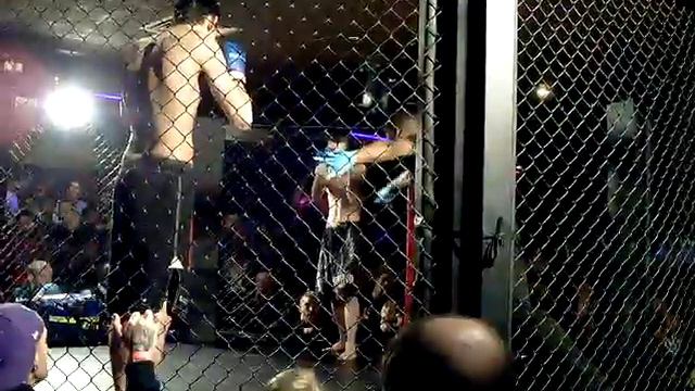 Danny Pearson vs Dean Delaney.AVI смотреть онлайн