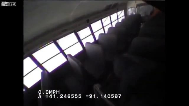 ДТП школьного автобуса в США. Видео со всех ракурсов. смотреть онлайн