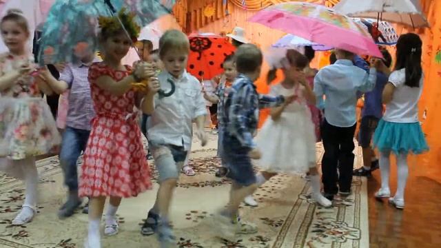 танец с зонтиками смотреть онлайн