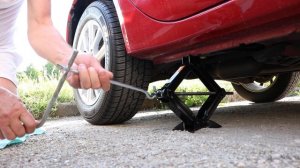 Mitsubishi Lancer - How to Lift a Car