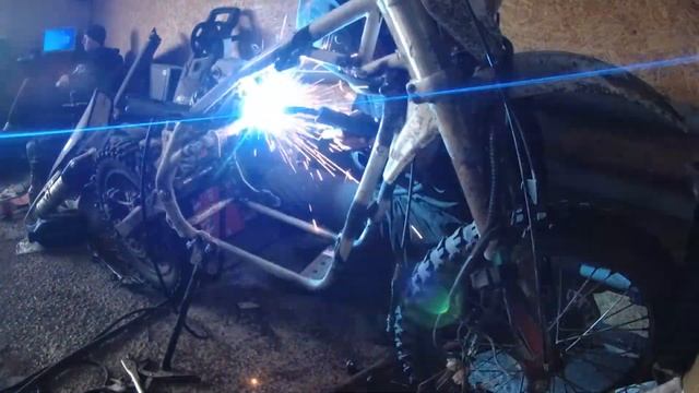 250 кубов в 140-й питбайк. Часть 1. смотреть онлайн